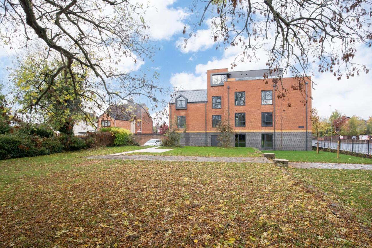 Elliot Oliver - Luxurious Two Bedroom Apartment With Parking Gloucester Exterior foto